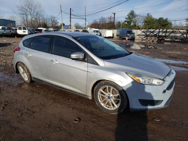 1FADP3K21FL246565 - 2015 FORD FOCUS SE WHITE photo 4