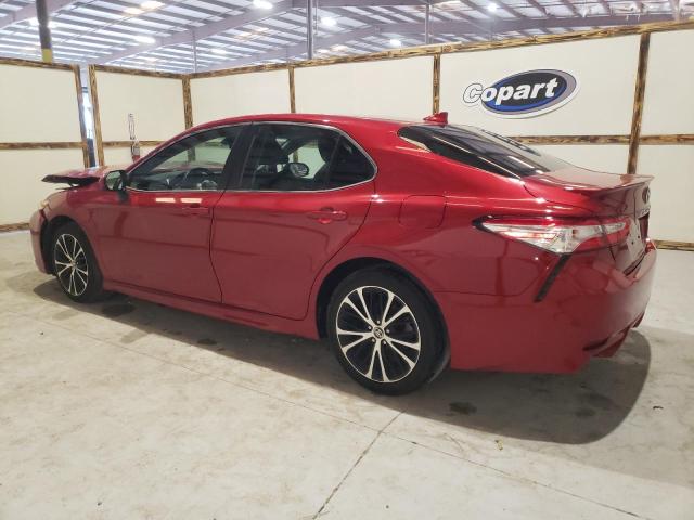 4T1G11AK1LU368617 - 2020 TOYOTA CAMRY SE RED photo 2