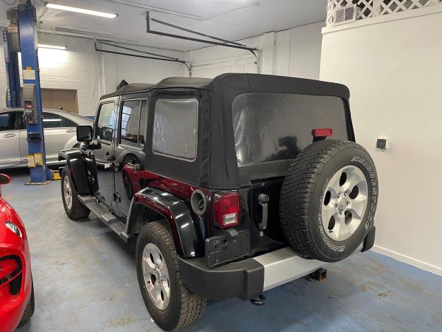 1C4BJWEG9DL684453 - 2013 JEEP WRANGLER U SAHARA BLACK photo 3