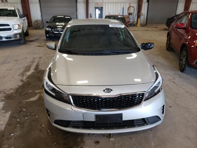 3KPFL4A76HE125866 - 2017 KIA FORTE LX SILVER photo 5