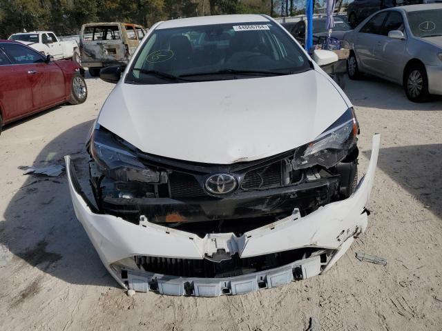 5YFBURHE1JP842967 - 2018 TOYOTA COROLLA L WHITE photo 5