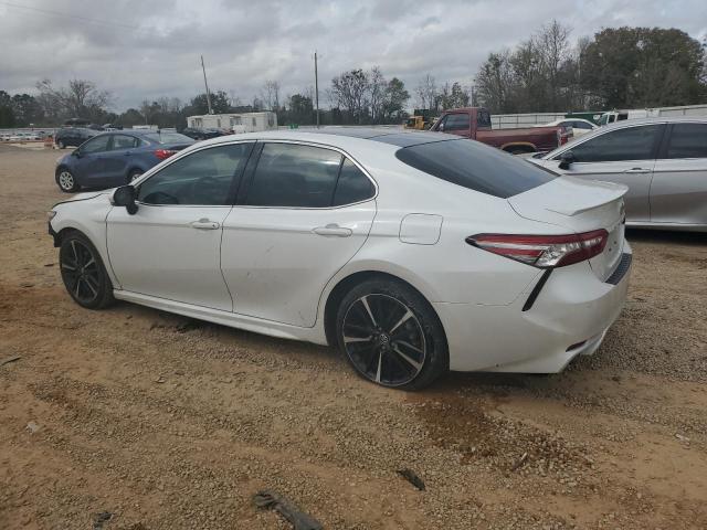 4T1B61HK8JU152455 - 2018 TOYOTA CAMRY XSE WHITE photo 2