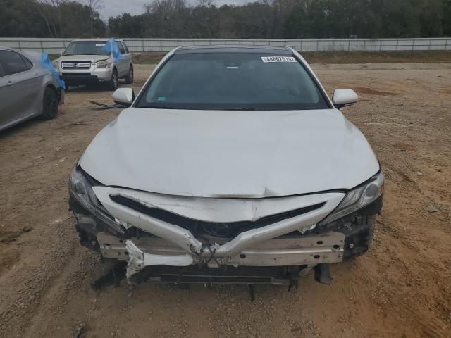 4T1B61HK8JU152455 - 2018 TOYOTA CAMRY XSE WHITE photo 5