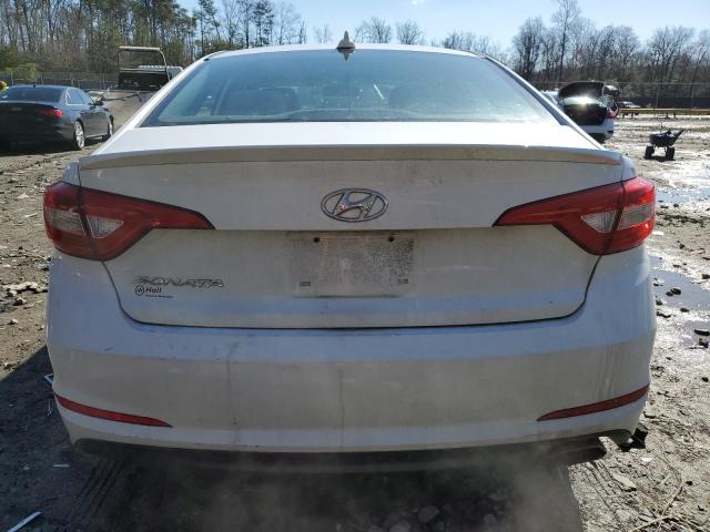 5NPE24AF7FH205059 - 2015 HYUNDAI SONATA SE WHITE photo 6