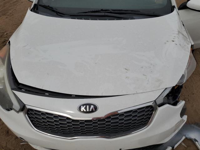 KNAFK4A66G5615760 - 2016 KIA FORTE LX WHITE photo 11