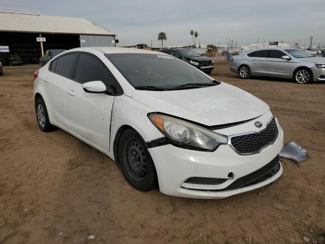 KNAFK4A66G5615760 - 2016 KIA FORTE LX WHITE photo 4