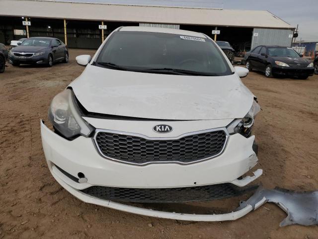 KNAFK4A66G5615760 - 2016 KIA FORTE LX WHITE photo 5