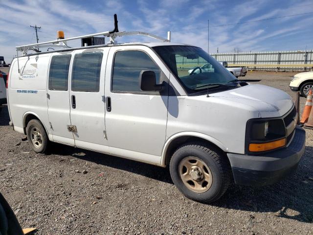 1GCFG15X871220041 - 2007 CHEVROLET EXPRESS G1 WHITE photo 4