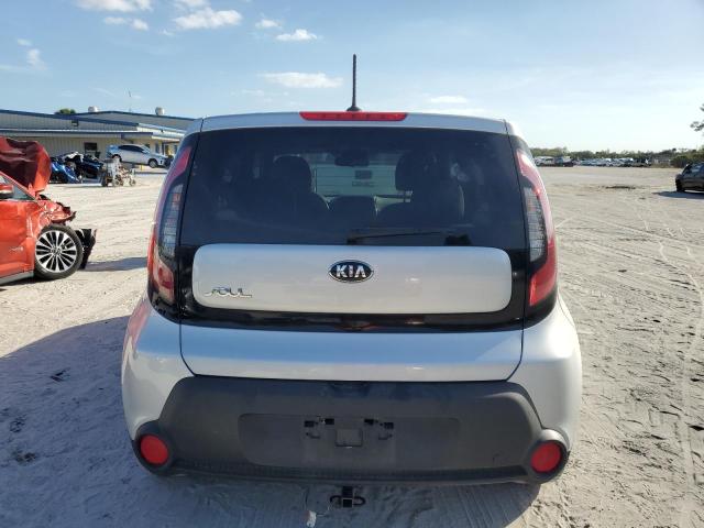 KNDJN2A29G7854441 - 2016 KIA SOUL SILVER photo 6