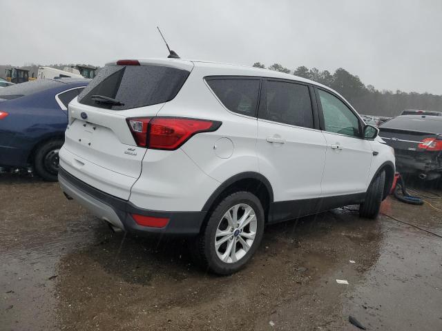 1FMCU0GD4KUA22682 - 2019 FORD ESCAPE SE WHITE photo 3