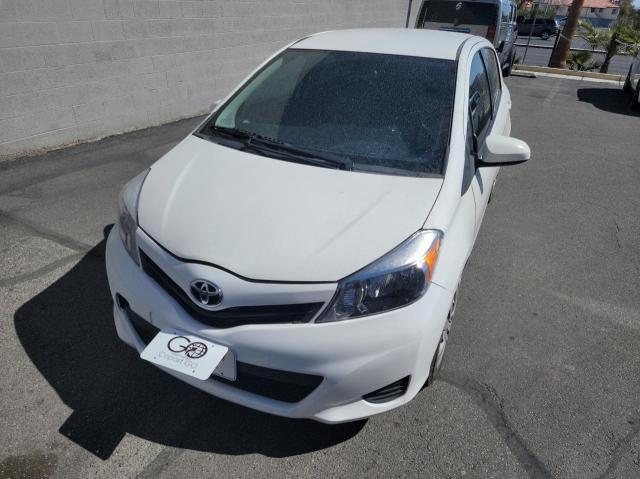 JTDKTUD32DD559141 - 2013 TOYOTA YARIS WHITE photo 2