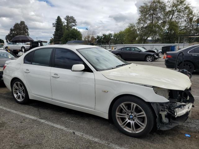 WBANV13579C156209 - 2009 BMW 528 XI WHITE photo 4