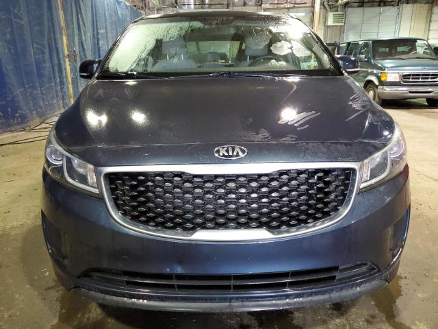 KNDMB5C17G6144245 - 2016 KIA SEDONA LX BLUE photo 5