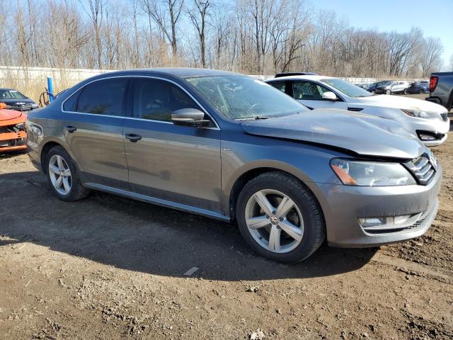 1VWAT7A33FC111000 - 2015 VOLKSWAGEN PASSAT S GRAY photo 4