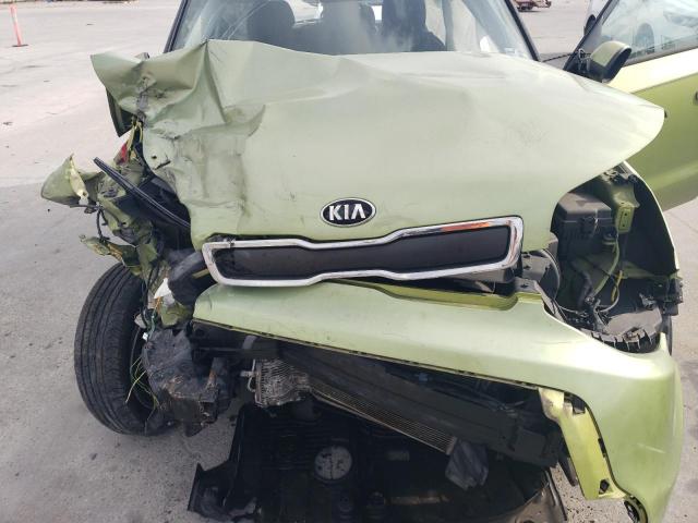 KNDJN2A23G7821970 - 2016 KIA SOUL GREEN photo 11