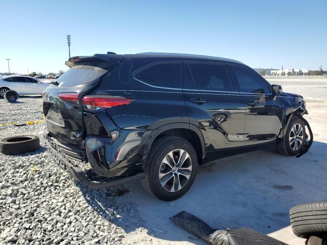 5TDGZRAH7NS548983 - 2022 TOYOTA HIGHLANDER XLE BLACK photo 3