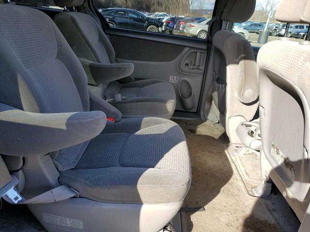 5TDBA23C36S061498 - 2006 TOYOTA SIENNA LE GRAY photo 11