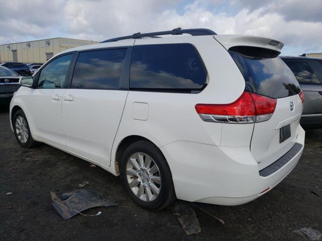 5TDDK3DC9DS066325 - 2013 TOYOTA SIENNA XLE WHITE photo 2