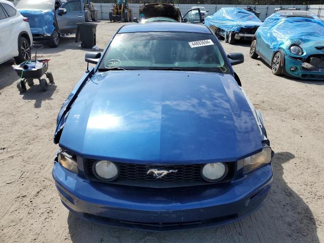 1ZVFT82H565125586 - 2006 FORD MUSTANG GT BLUE photo 5