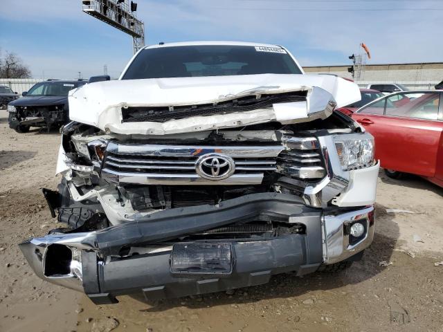 5TFDY5F11HX621290 - 2017 TOYOTA TUNDRA CREWMAX SR5 WHITE photo 5