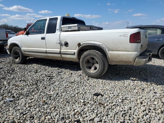 1GCCS19W728188833 - 2002 CHEVROLET S TRUCK S10 WHITE photo 2