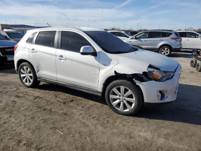 4A4AR3AU5EE023449 - 2014 MITSUBISHI OUTLANDER ES WHITE photo 4