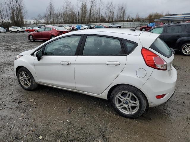 3FADP4EJ2JM104936 - 2018 FORD FIESTA SE WHITE photo 2