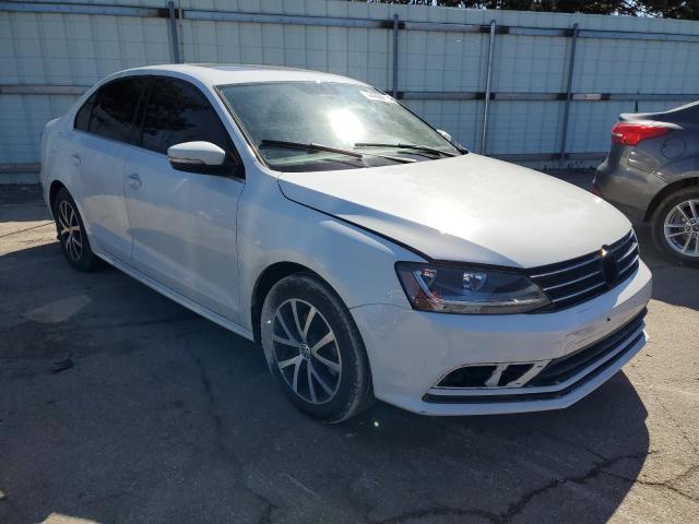 3VWDB7AJ6HM270917 - 2017 VOLKSWAGEN JETTA SE WHITE photo 4