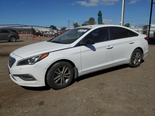 5NPE24AF9FH256255 - 2015 HYUNDAI SONATA SE WHITE photo 1