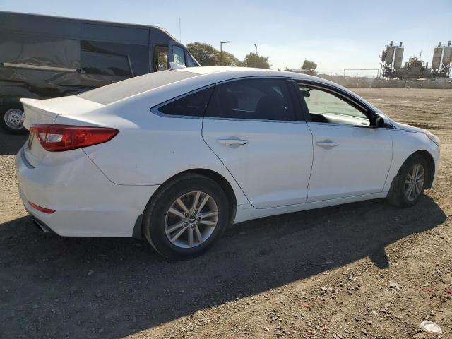 5NPE24AF9FH256255 - 2015 HYUNDAI SONATA SE WHITE photo 3