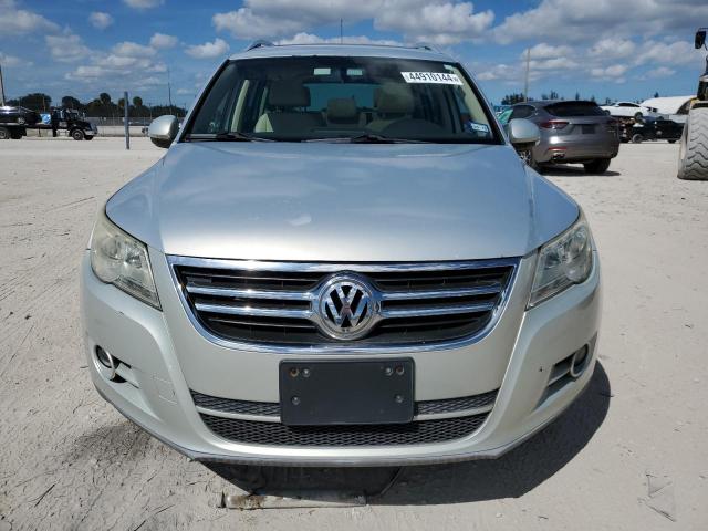 WVGAV7AX9AW529502 - 2010 VOLKSWAGEN TIGUAN S SILVER photo 5