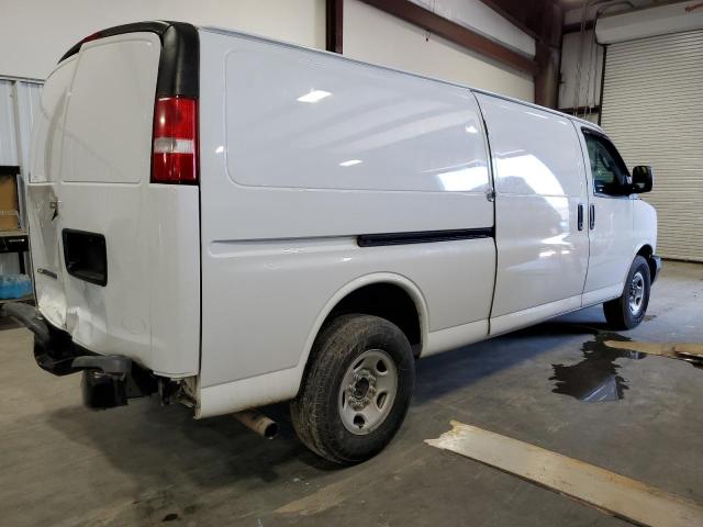 1GCZGHFF9H1330660 - 2017 CHEVROLET EXPRESS G3 WHITE photo 3