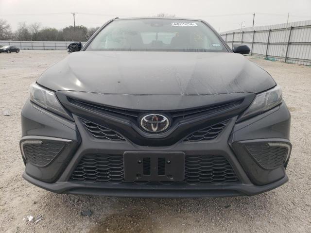 4T1G11AK3RU203015 - 2024 TOYOTA CAMRY SE NIGHT SHADE BLACK photo 5