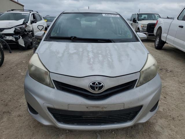 JTDKTUD32DD555929 - 2013 TOYOTA YARIS SILVER photo 5