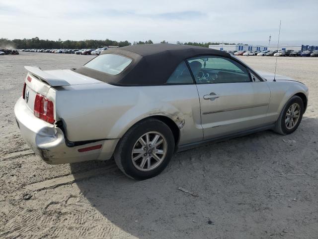 1ZVFT84N365179360 - 2006 FORD MUSTANG SILVER photo 3