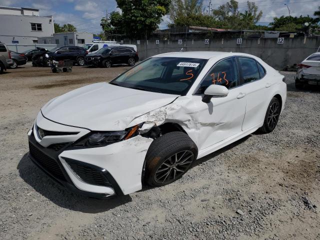 4T1G11AK0RU877722 - 2024 TOYOTA CAMRY SE NIGHT SHADE WHITE photo 1