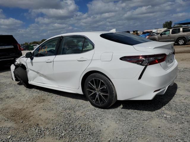 4T1G11AK0RU877722 - 2024 TOYOTA CAMRY SE NIGHT SHADE WHITE photo 2