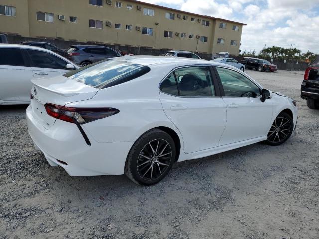 4T1G11AK0RU877722 - 2024 TOYOTA CAMRY SE NIGHT SHADE WHITE photo 3