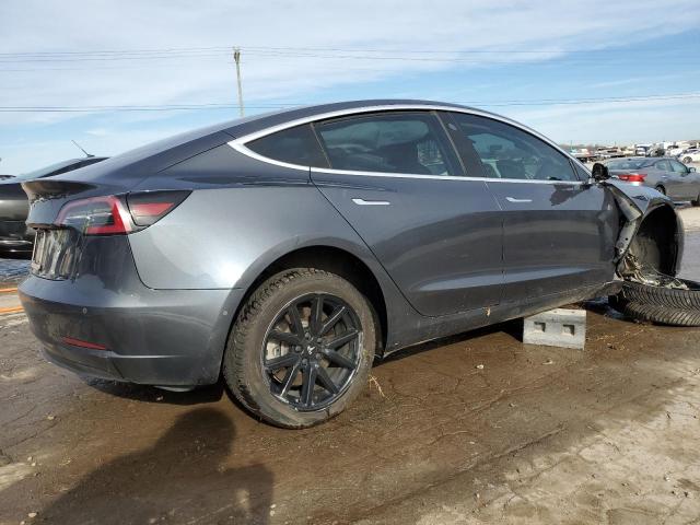 5YJ3E1EB7JF113980 - 2018 TESLA MODEL 3 GRAY photo 3