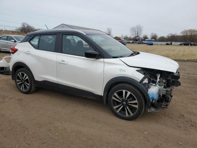 3N1CP5CU1KL533472 - 2019 NISSAN KICKS S WHITE photo 4