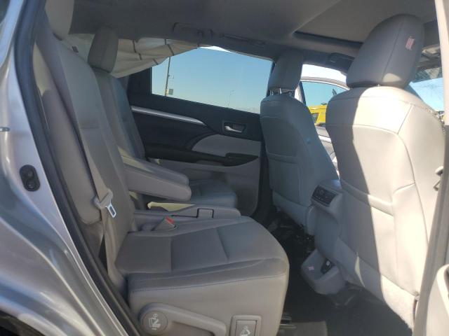 5TDKKRFH5GS125961 - 2016 TOYOTA HIGHLANDER XLE SILVER photo 11