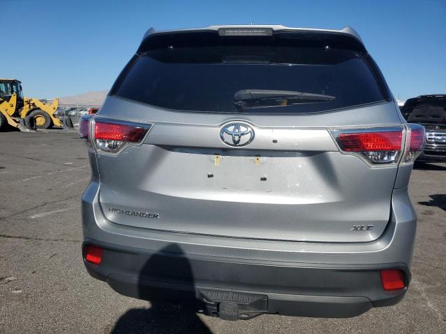 5TDKKRFH5GS125961 - 2016 TOYOTA HIGHLANDER XLE SILVER photo 6