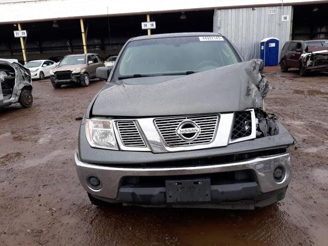 1N6AD09U27C409945 - 2007 NISSAN FRONTIER CREW CAB LE GRAY photo 5