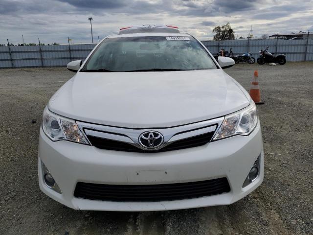 4T1BF1FKXEU444326 - 2014 TOYOTA CAMRY L WHITE photo 5