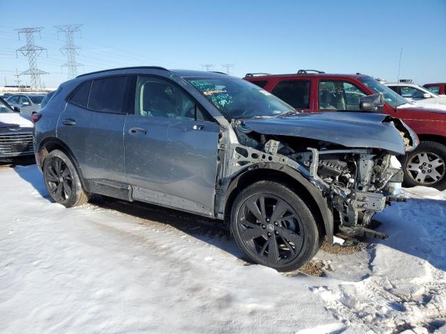 LRBFZMR49PD063502 - 2023 BUICK ENVISION PREFERRED ვერცხლისფერი ფოტო 4