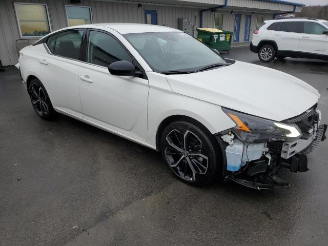 1N4BL4CV9PN395569 - 2023 NISSAN ALTIMA SR WHITE photo 4