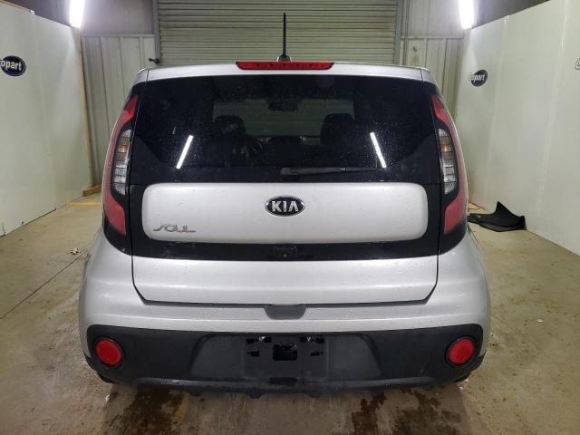 KNDJN2A20H7473904 - 2017 KIA SOUL SILVER photo 6