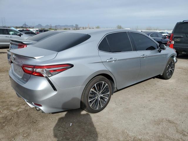 4T1B11HK2JU096107 - 2018 TOYOTA CAMRY L SILVER photo 3