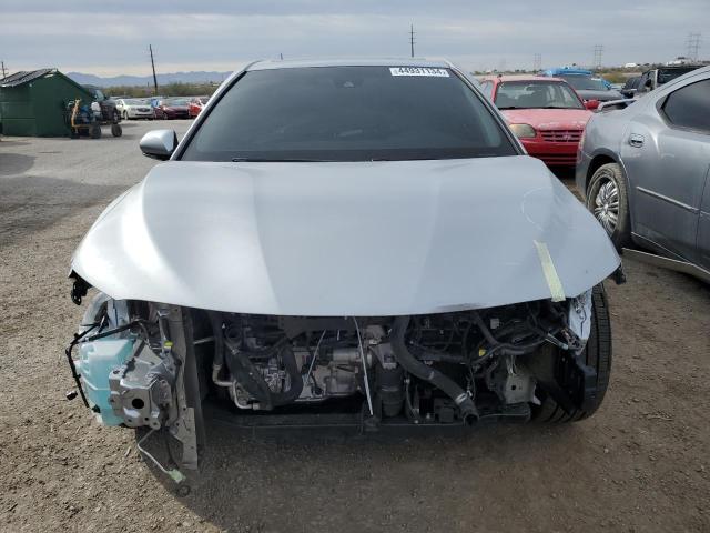 4T1B11HK2JU096107 - 2018 TOYOTA CAMRY L SILVER photo 5