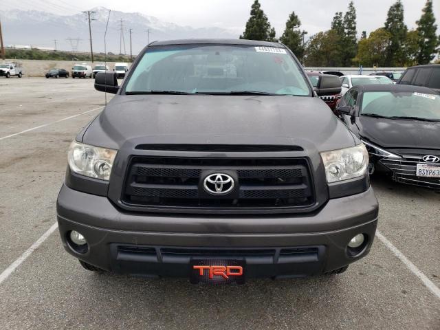 5TFDY5F10DX311223 - 2013 TOYOTA TUNDRA CREWMAX SR5 CHARCOAL photo 5